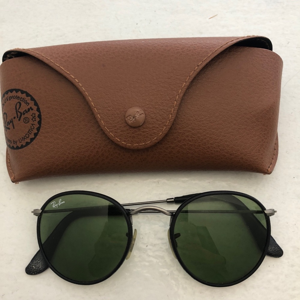 Round Leather trimmed Ray Ban w case